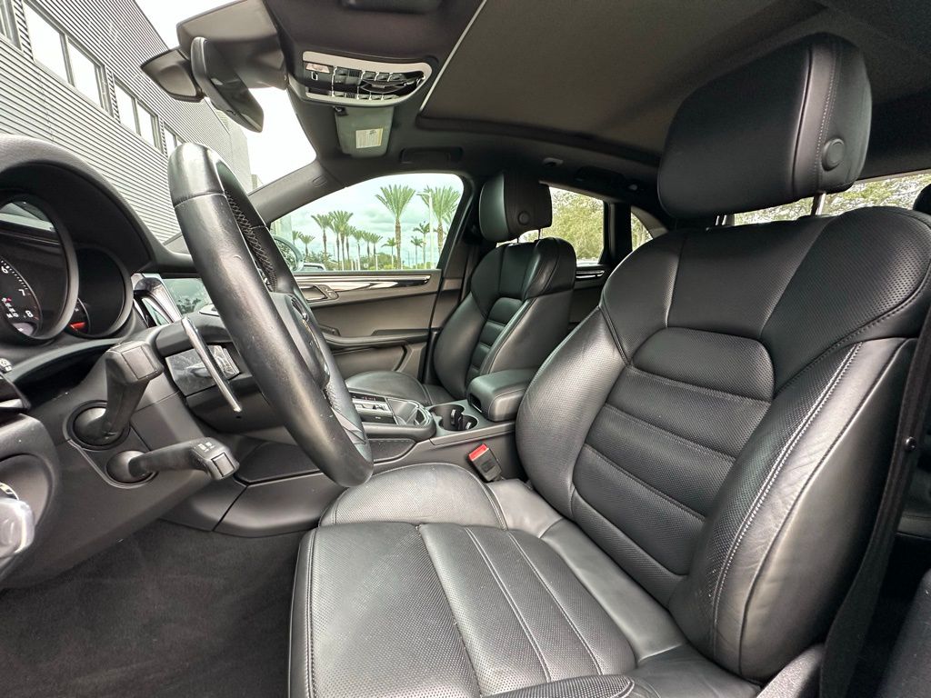 Thumbnail: 2022 Porsche Macan - 5