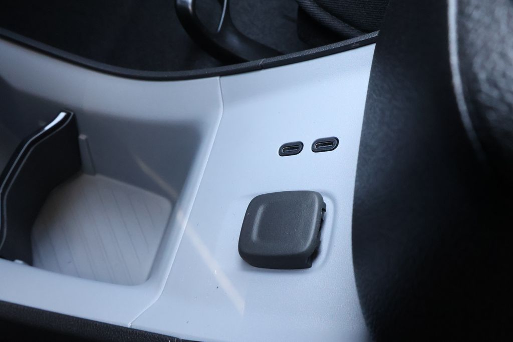 Thumbnail: 2027 Chevrolet Bolt EV - 31