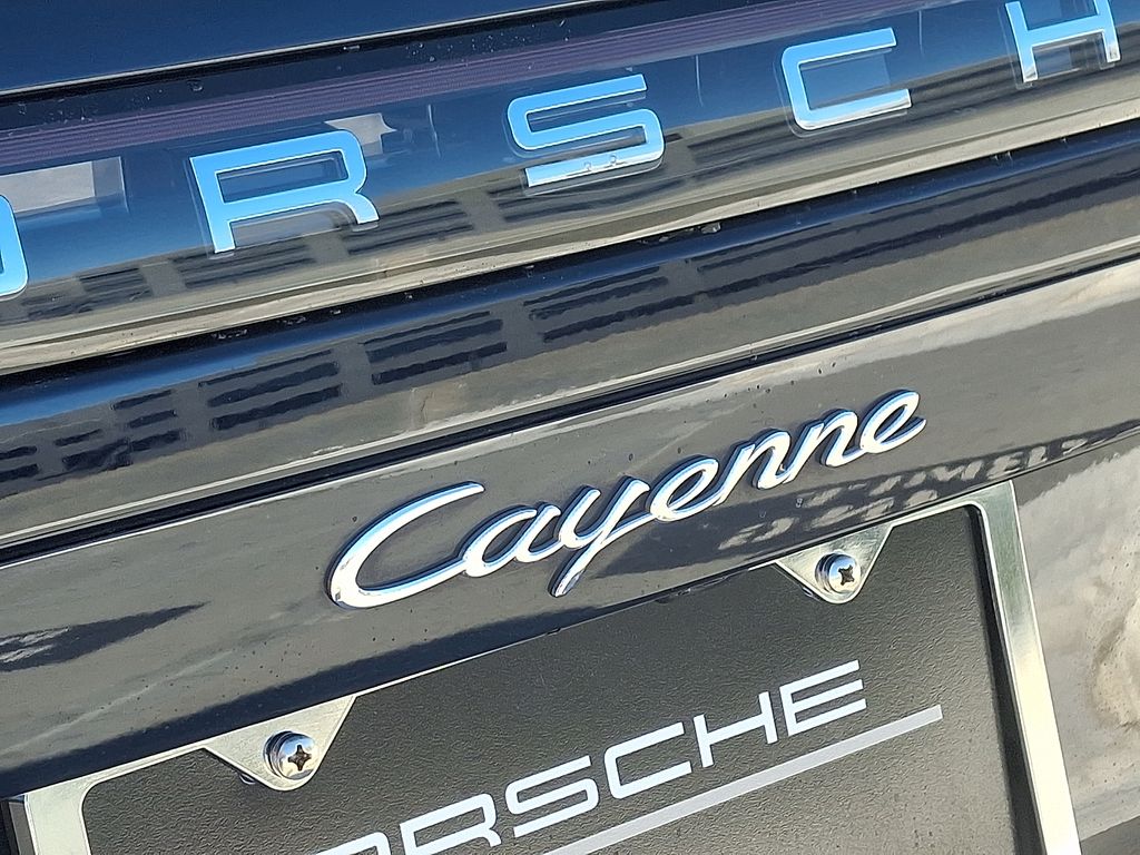 Thumbnail: 2022 Porsche Cayenne - 32
