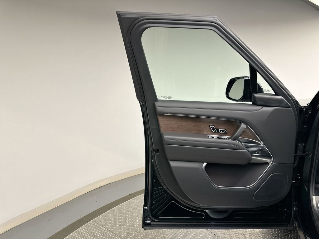 Thumbnail: 2026 Land Rover Range Rover - 8