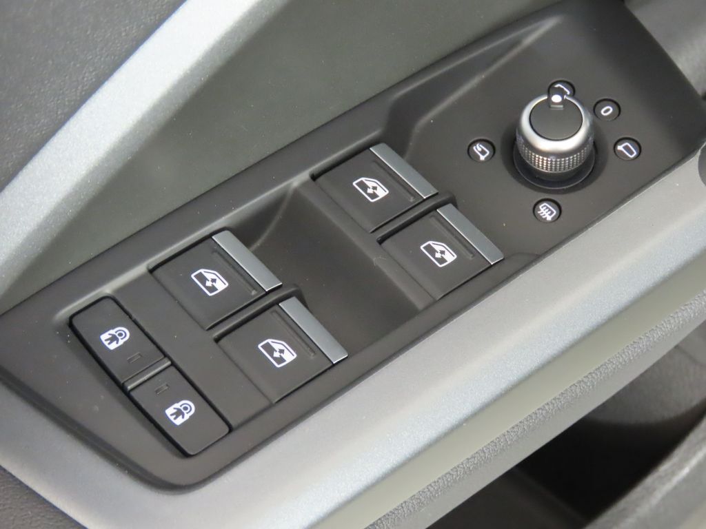 Thumbnail: 2025 Audi Q3 - 31