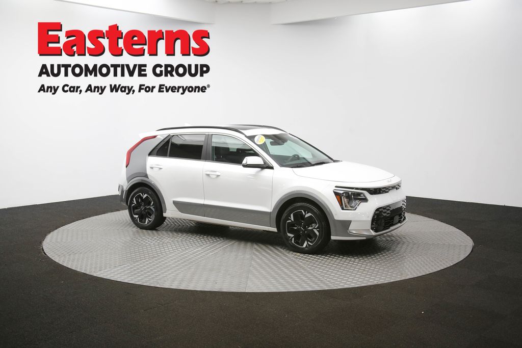 Used 2023 White Kia Wave image 50