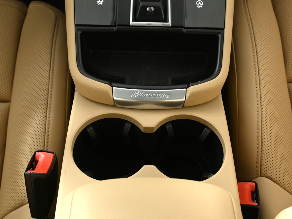 Thumbnail: 2026 Porsche Macan - 25