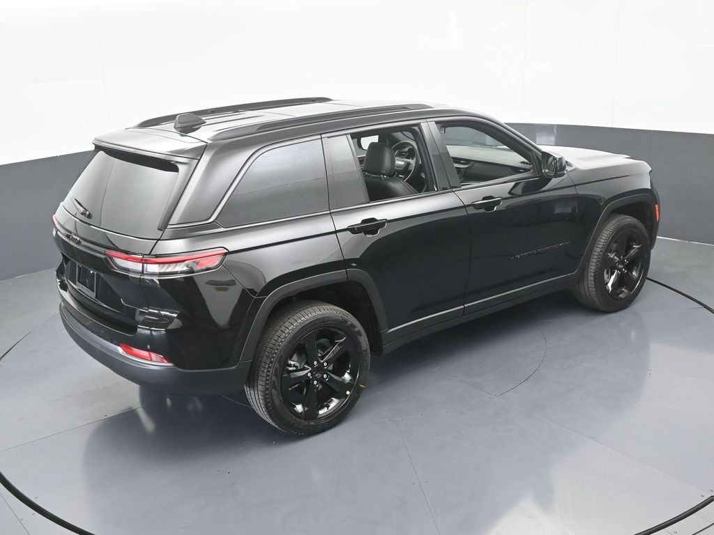 New 2026 Diamond Black Crystal Pearlcoat Jeep Limited image 47