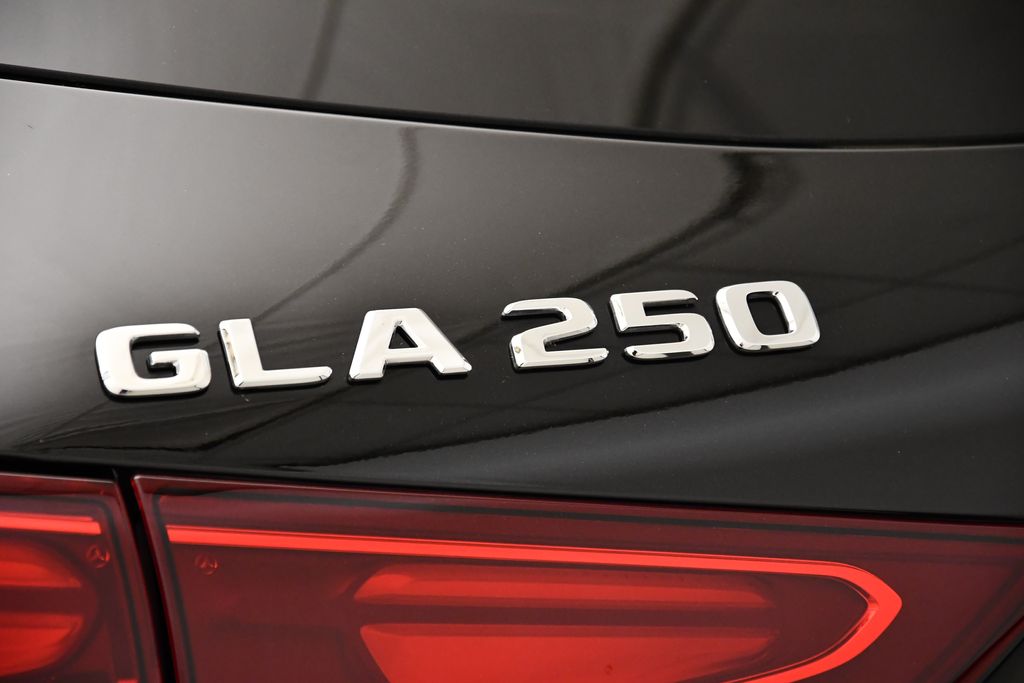 2025 Mercedes-Benz GLA 250 4MATIC 9