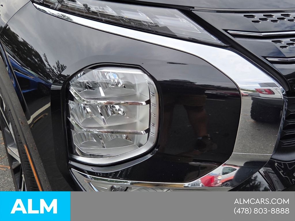 Used 2024 Silver Mitsubishi SE image 29