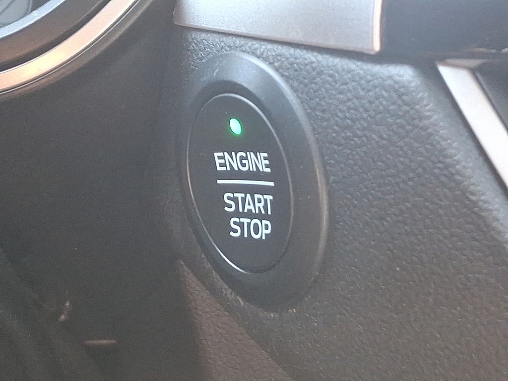 2020 Ford Escape SE 25