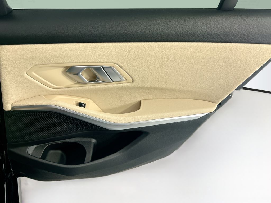 Thumbnail: 2020 BMW 3 Series - 26