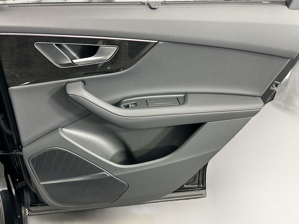 Thumbnail: 2026 Audi Q7 - 27