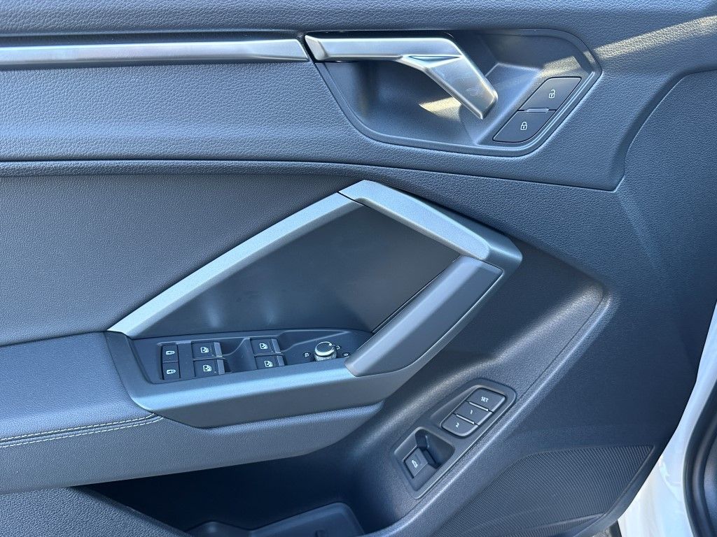 Thumbnail: 2025 Audi Q3 - 14