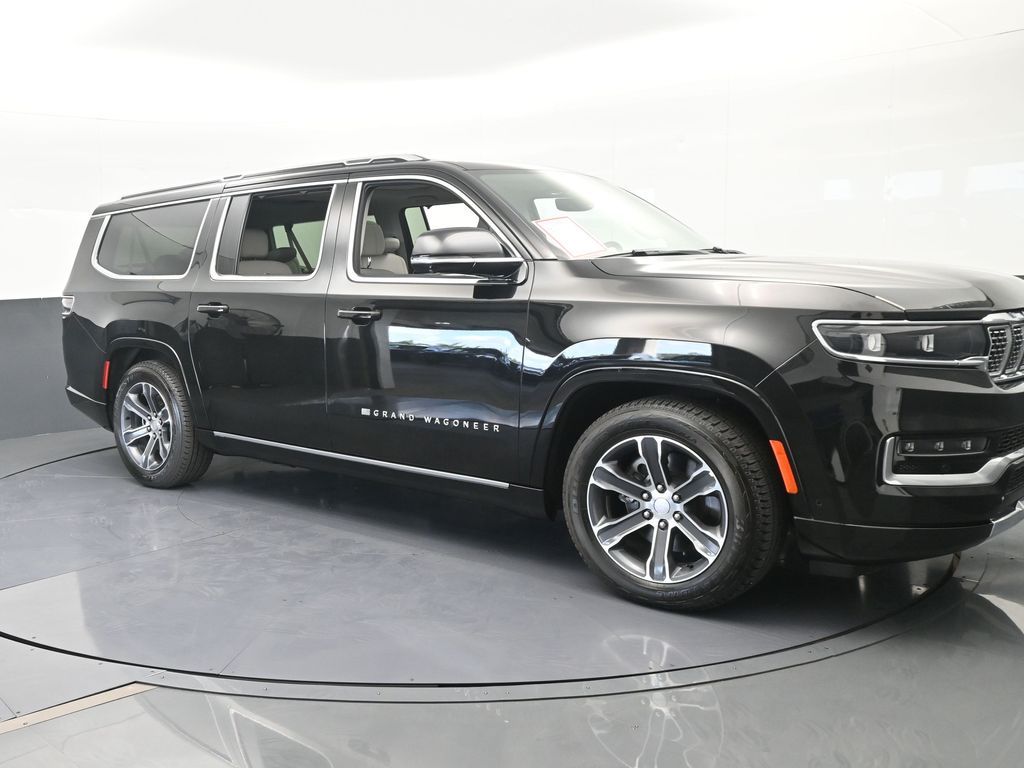 Used 2024 Diamond Black Crystal Pearlcoat Jeep Base image 8