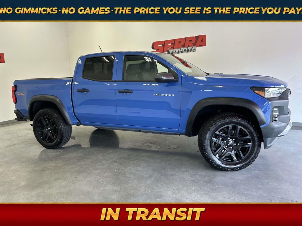 Reef Blue Metallic 2025 Chevrolet Colorado Pickup Truck Four-Wheel Drive 8-Speed Automatic