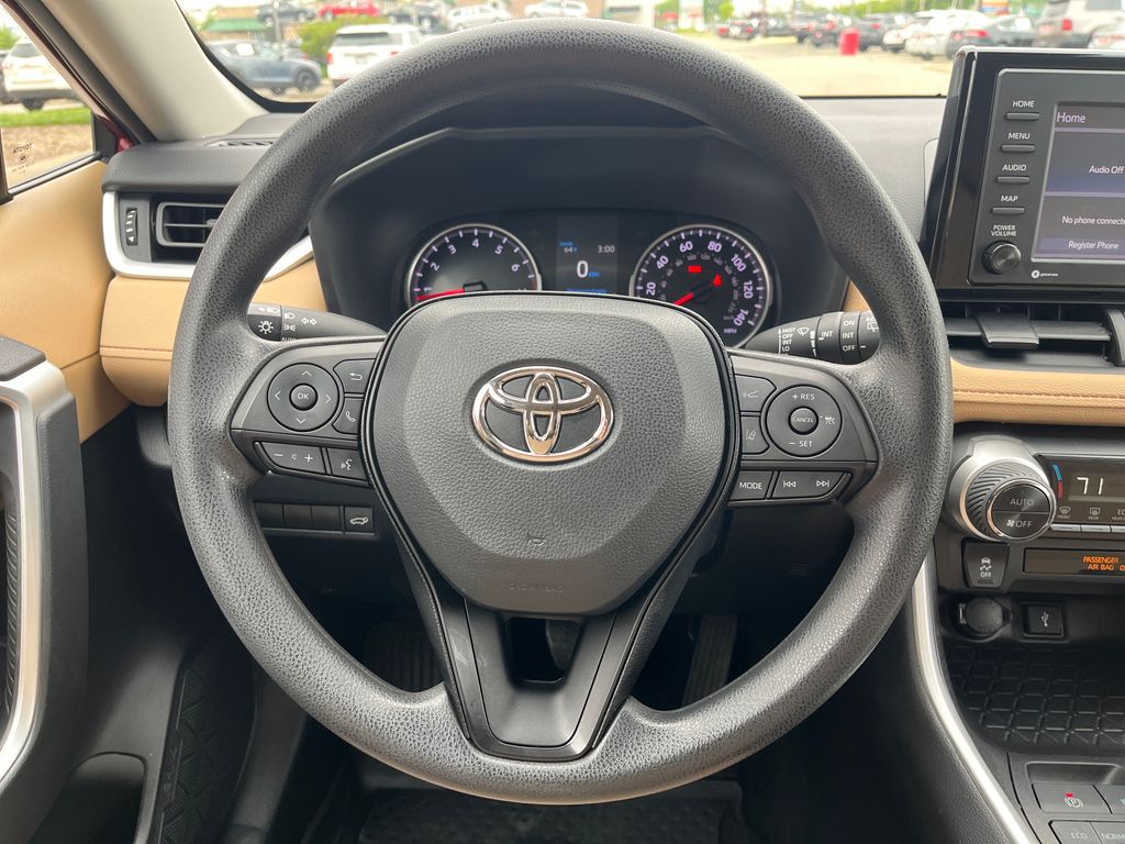 2022 Toyota RAV4 XLE photo