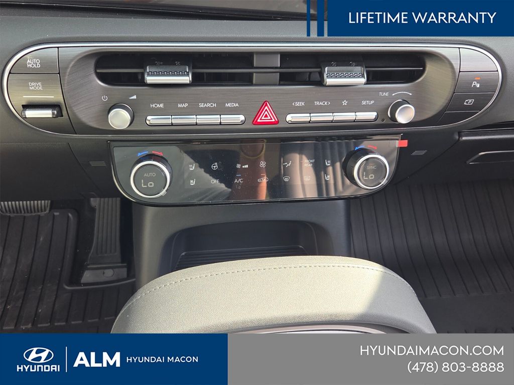 New 2026 White HYUNDAI SEL Premium image 22
