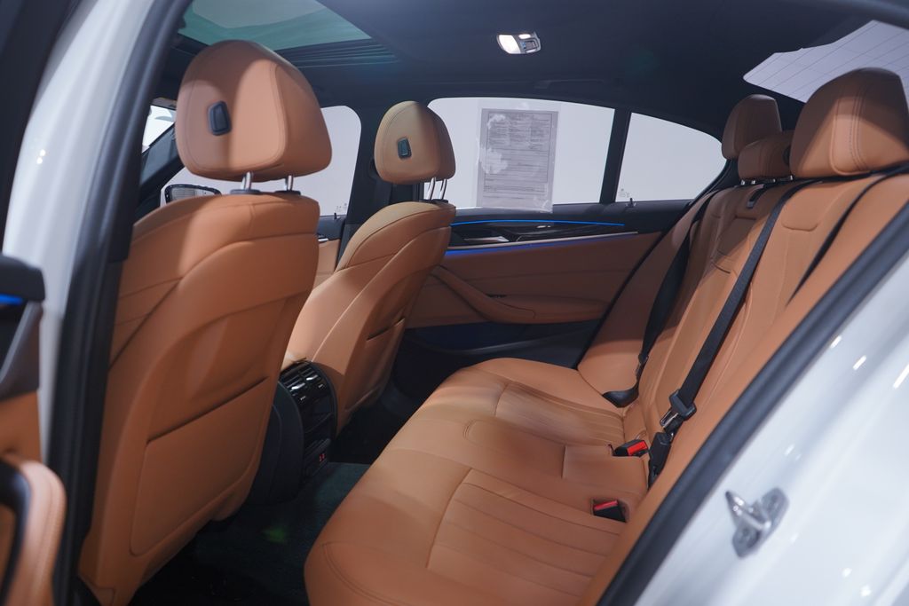 2022 BMW 5 Series 530e iPerformance 9