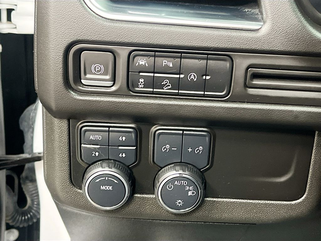 Used 2023 White Chevrolet Premier image 10