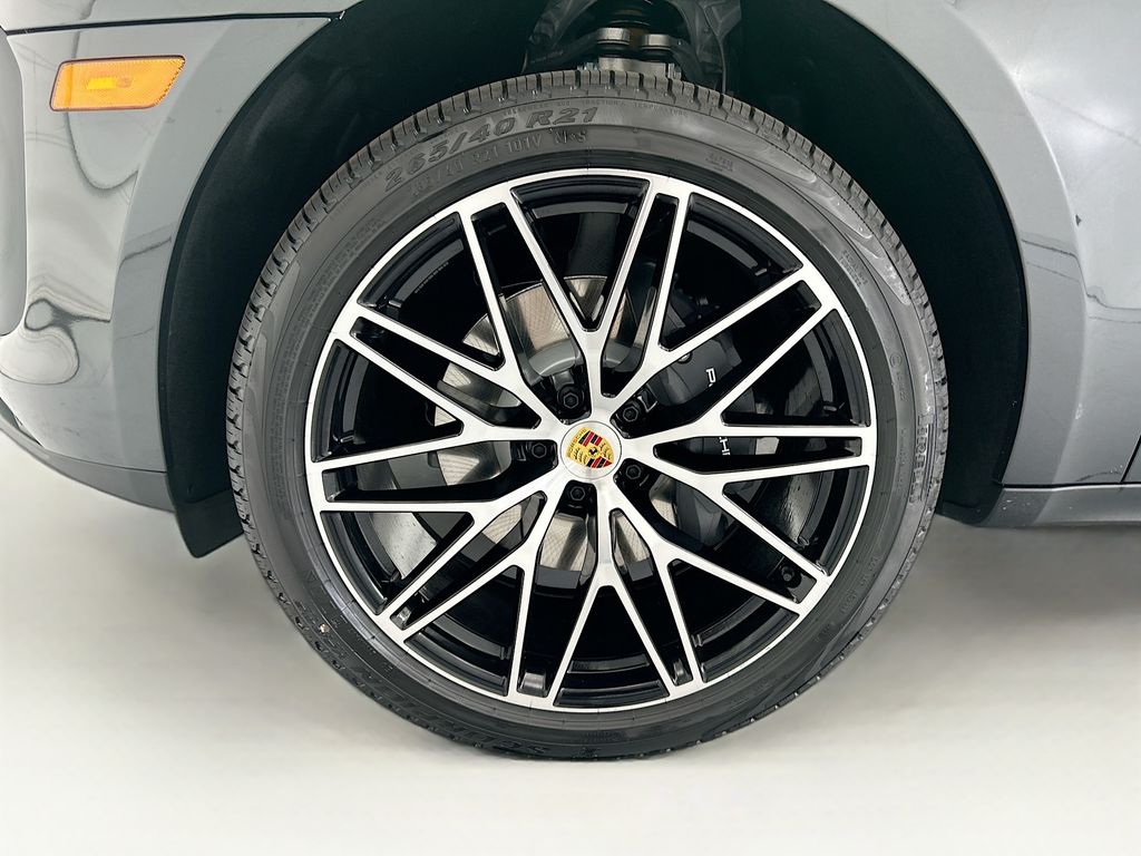 Thumbnail: 2026 Porsche Macan - 30