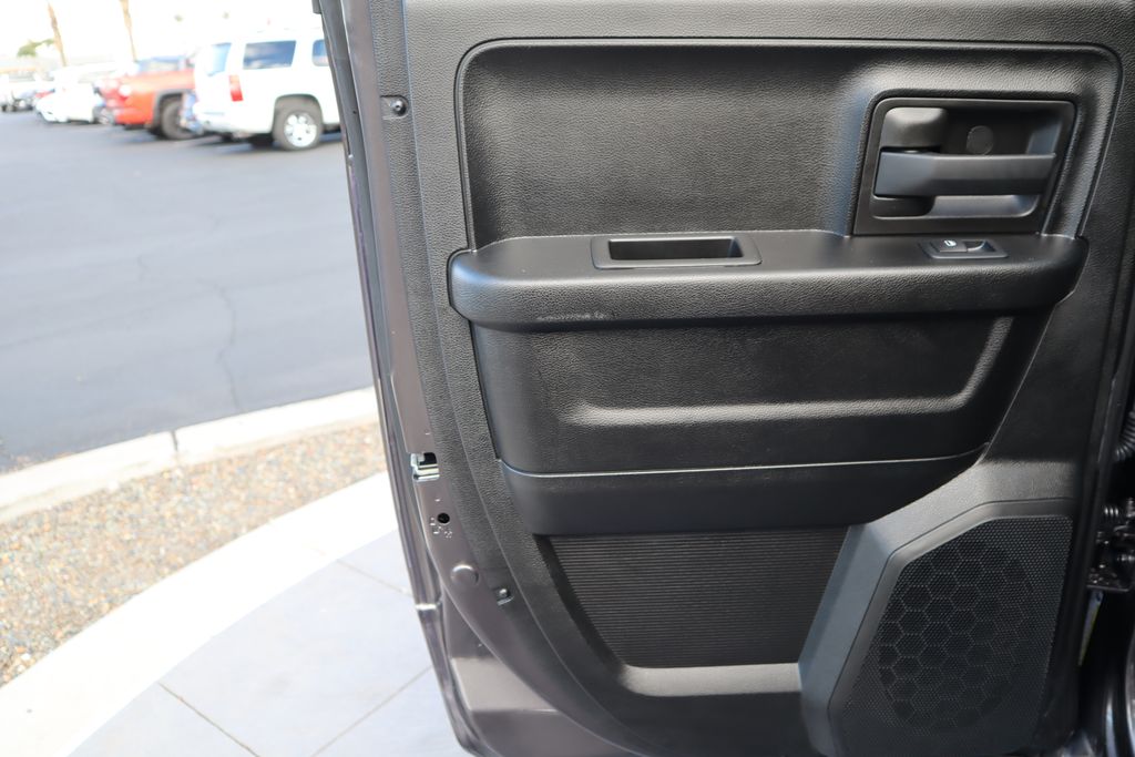 Thumbnail: 2020 RAM 1500 Classic - 25