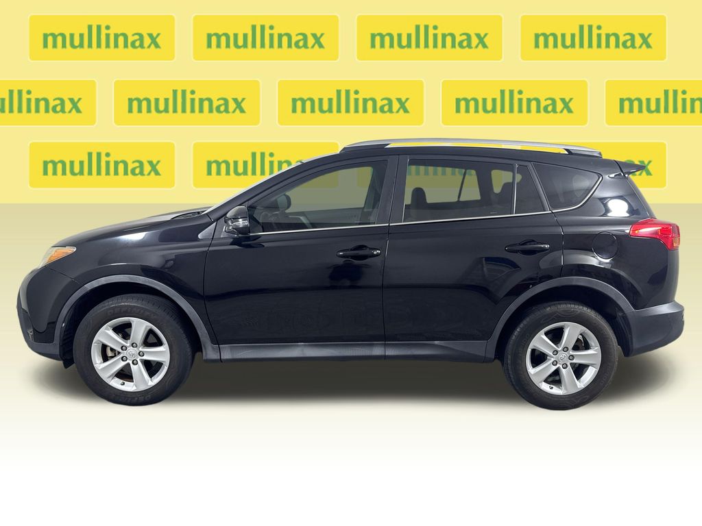Used 2013 Black Toyota XLE image 13
