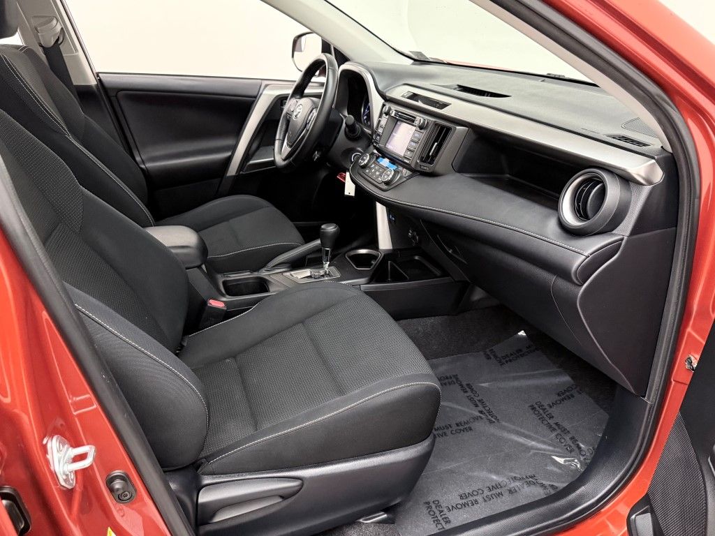 Thumbnail: 2016 Toyota RAV4 - 15