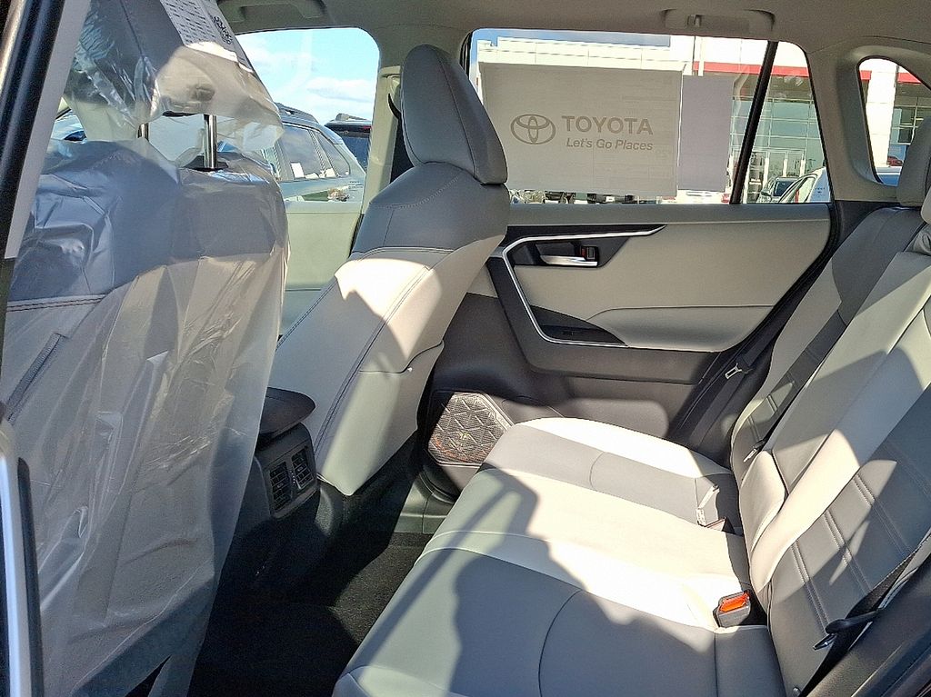 Thumbnail: 2025 Toyota RAV4 - 8