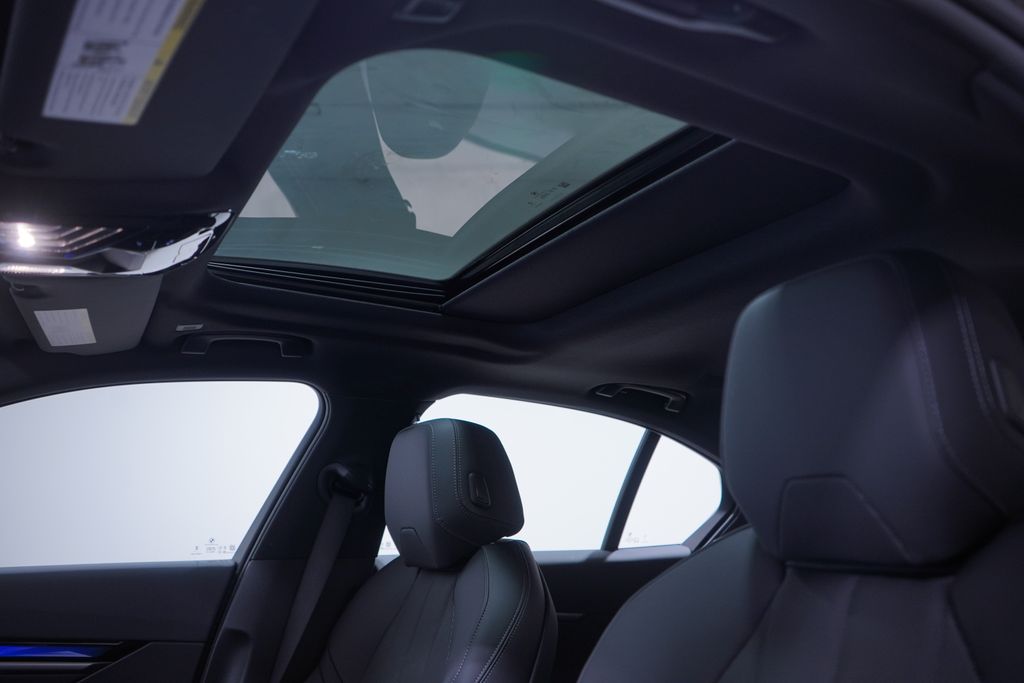 Thumbnail: 2026 BMW i5 - 8