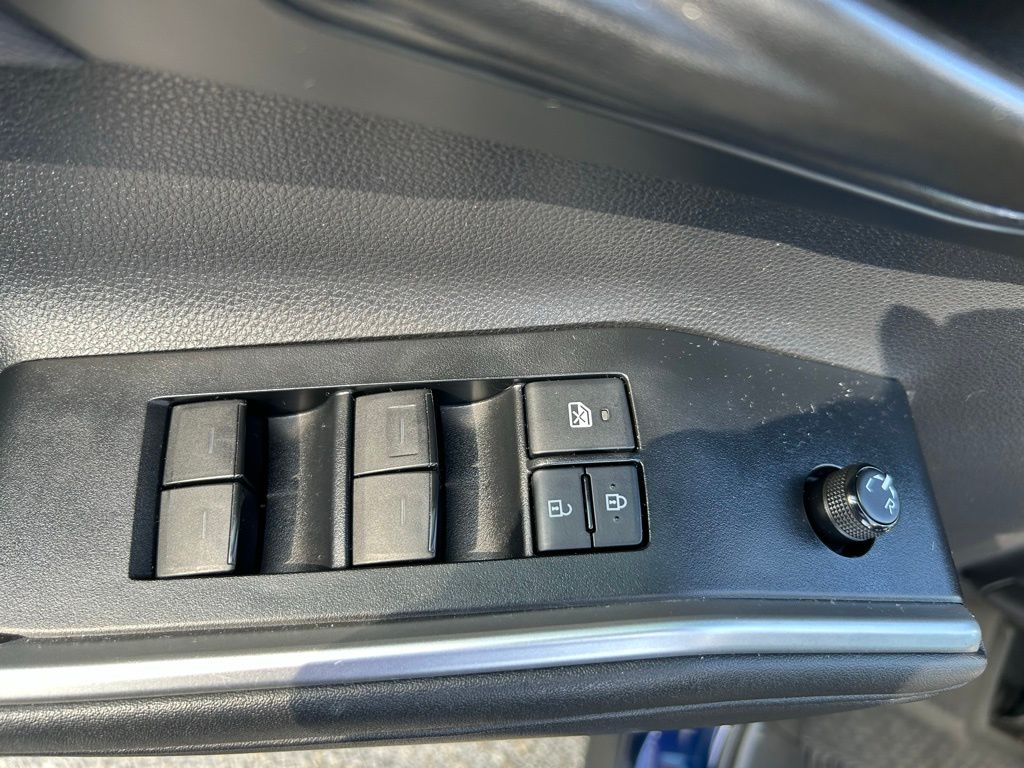2021 Toyota Highlander LE 25