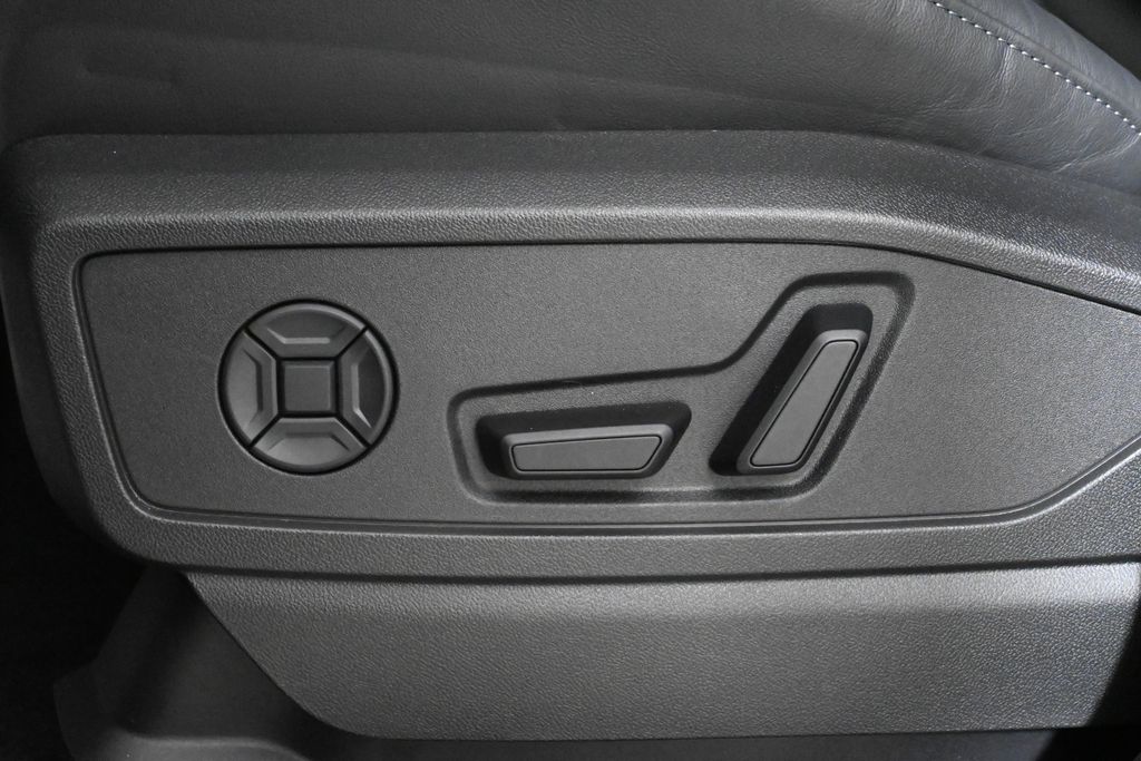 Thumbnail: 2025 Audi Q5 - 26