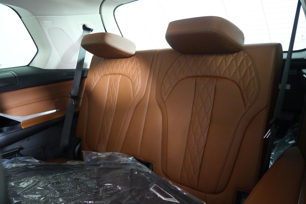 Thumbnail: 2026 BMW X7 - 19