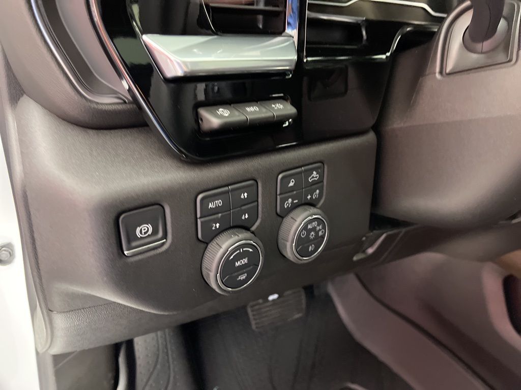 Thumbnail: 2025 Chevrolet Silverado 2500 - 30