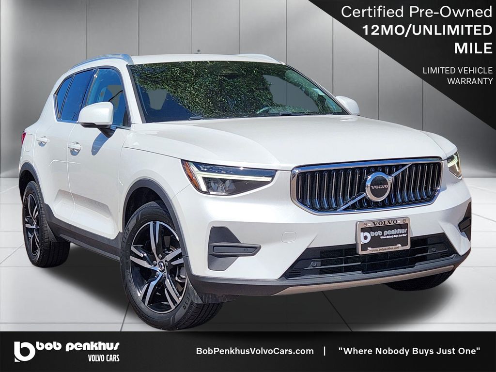 2024 Volvo XC40 B5 Core Dark AWD's photo