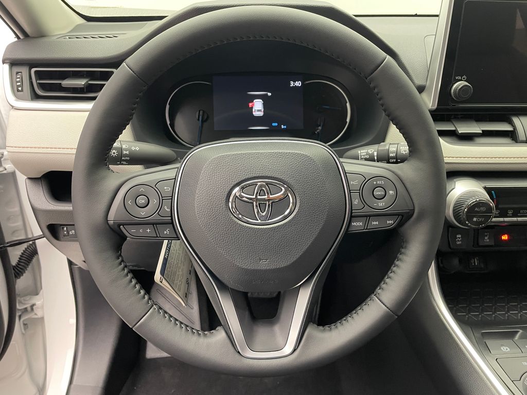 Thumbnail: 2025 Toyota RAV4 - 21