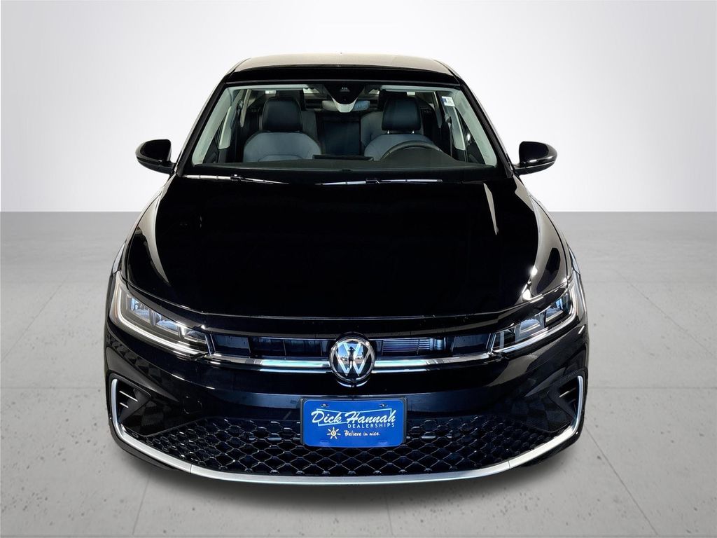 2025 Volkswagen Jetta 1.5T SE photo 3