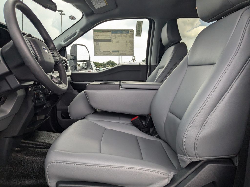 2025 Ford F-350 Super Duty XL