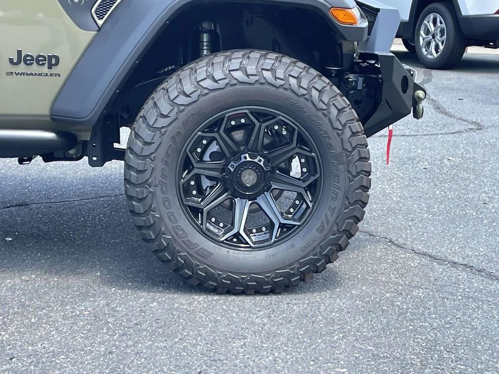 2025 Jeep Wrangler 4-Door Willys - Photo 13