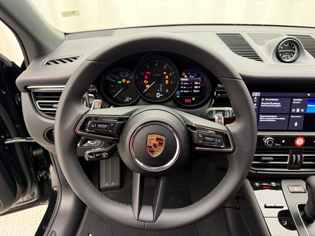 Thumbnail: 2025 Porsche Macan - 5