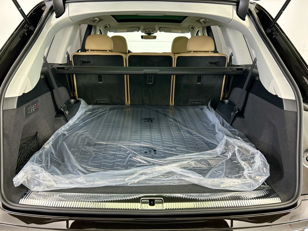 Thumbnail: 2026 Audi Q7 - 28