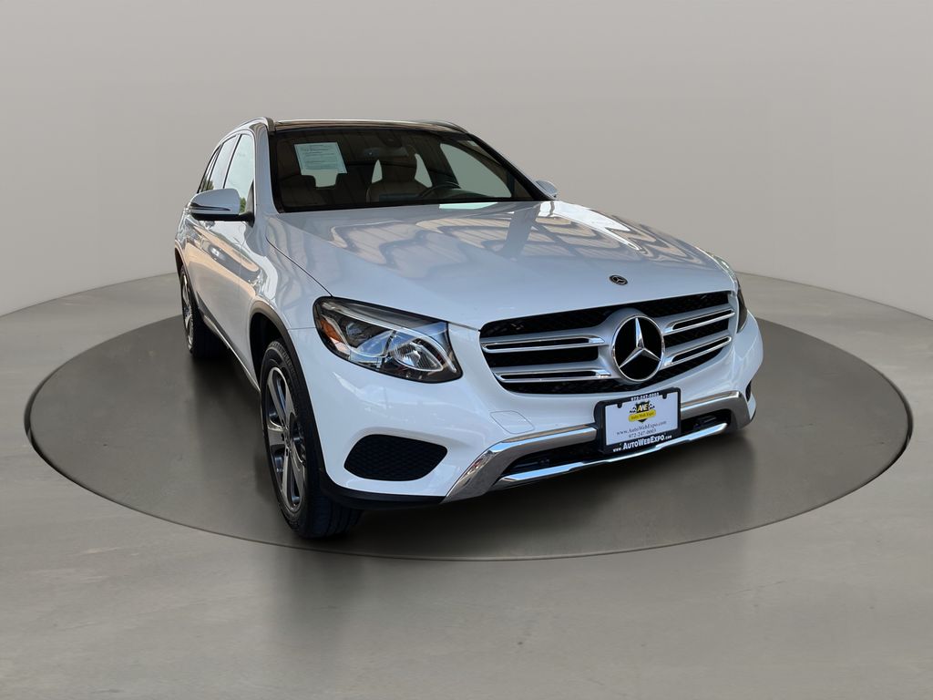 Polar White 2018 Mercedes-Benz GLC 300 RWD SUV / Crossover Rear-Wheel Drive 9-Speed Automatic
