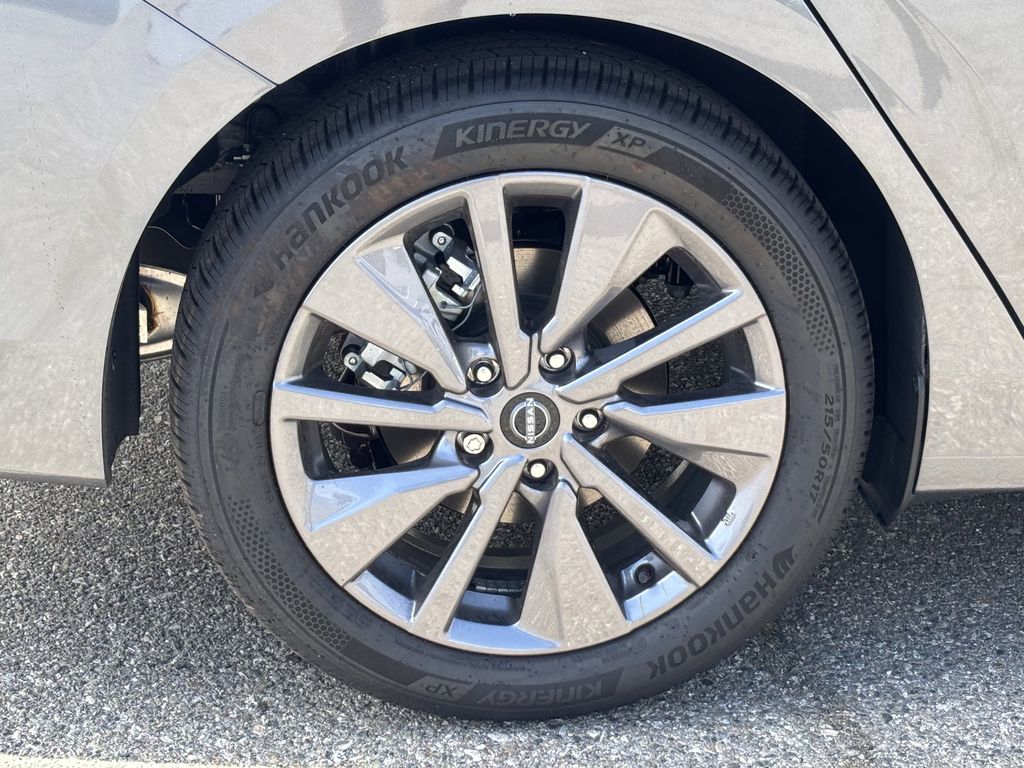 View vehicle photo 7