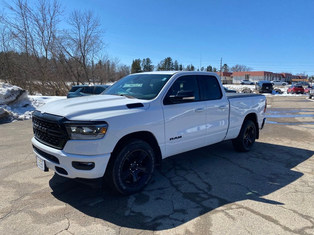 Bright White Clearcoat 2022 RAM 1500 Pickup Truck Four-Wheel Drive 8-Speed Automatic