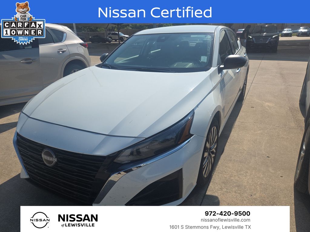 Glacier White 2025 Nissan Altima 2.5 SV FWD Sedan Front-Wheel Drive Continuously Variable Transmission