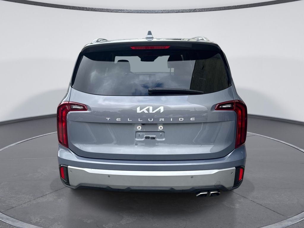 Used 2023 Silver Kia S image 6