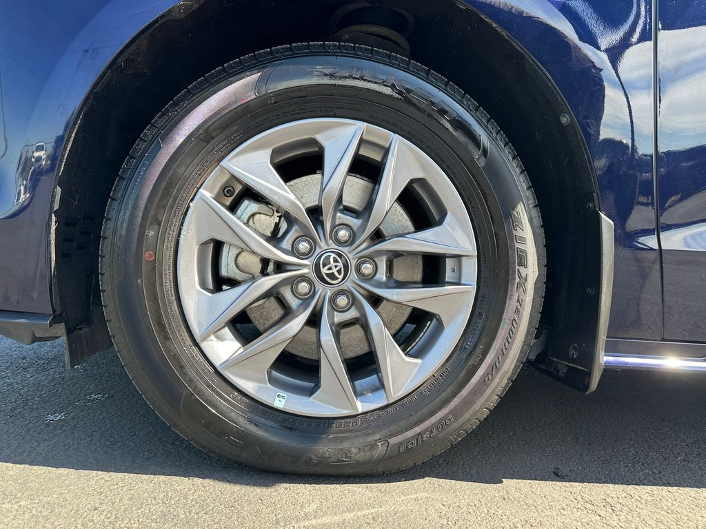 2025 Toyota Sienna XLE