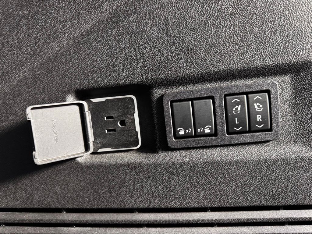 Used 2021 Black GMC Denali image 23