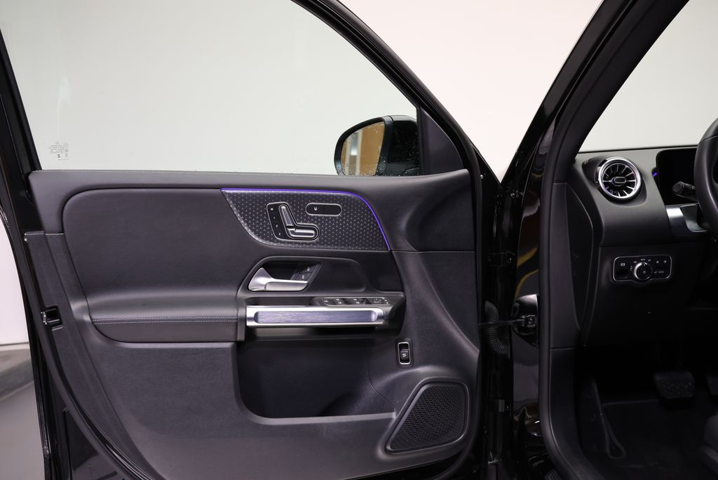 Thumbnail: 2025 Mercedes-Benz GLB - 30