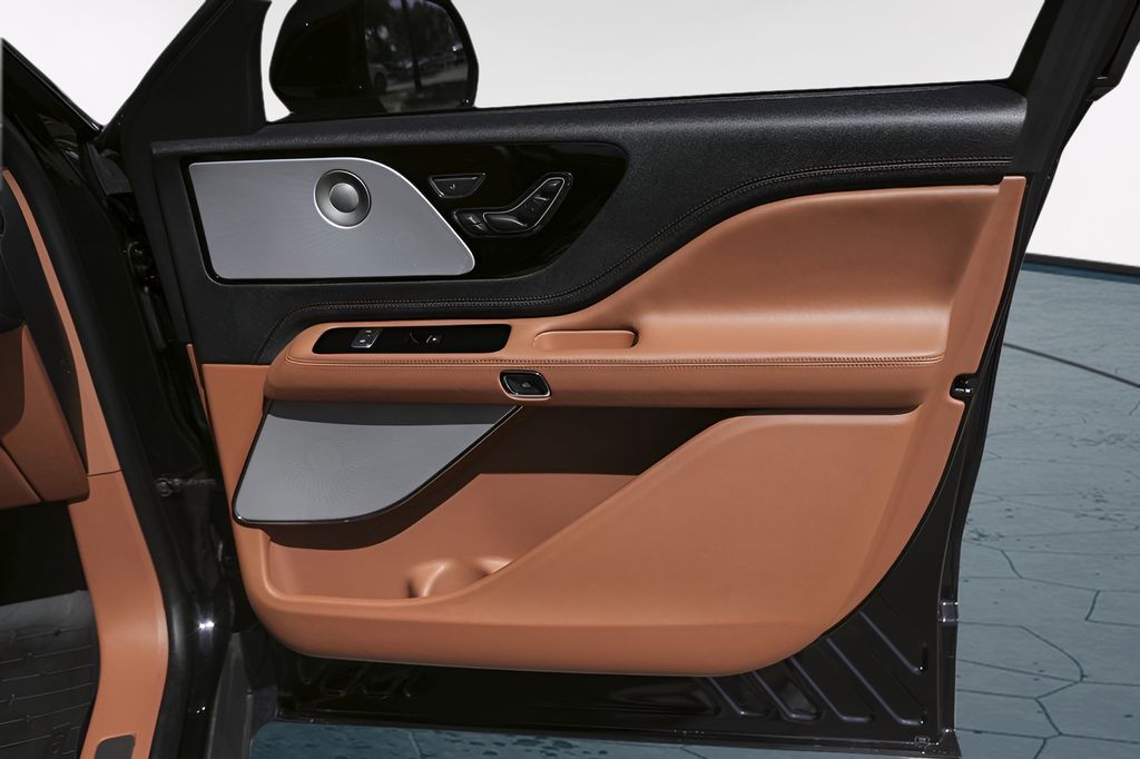 Used Car 2025 Lincoln Aviator  Black Label For Sale Under $80,000 In Austin, Texas