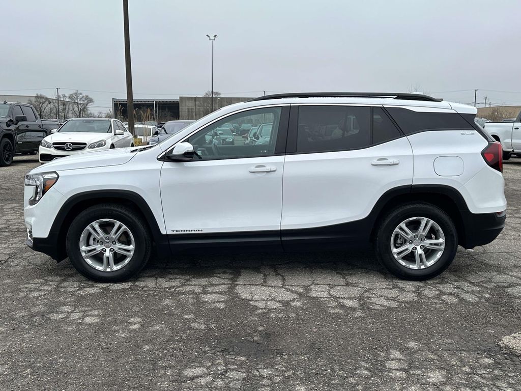 View vehicle photo 2