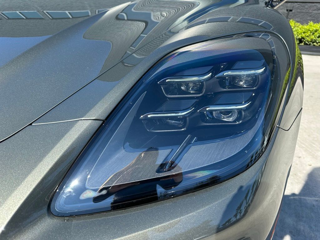 Thumbnail: 2026 Porsche Panamera - 13