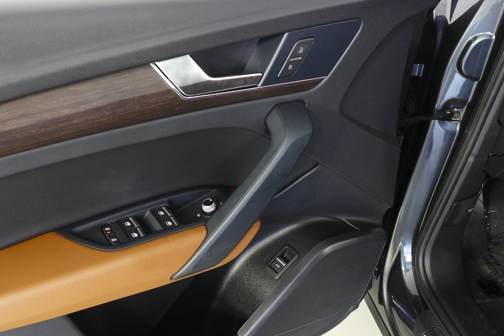 Thumbnail: 2023 Audi Q5 - 12