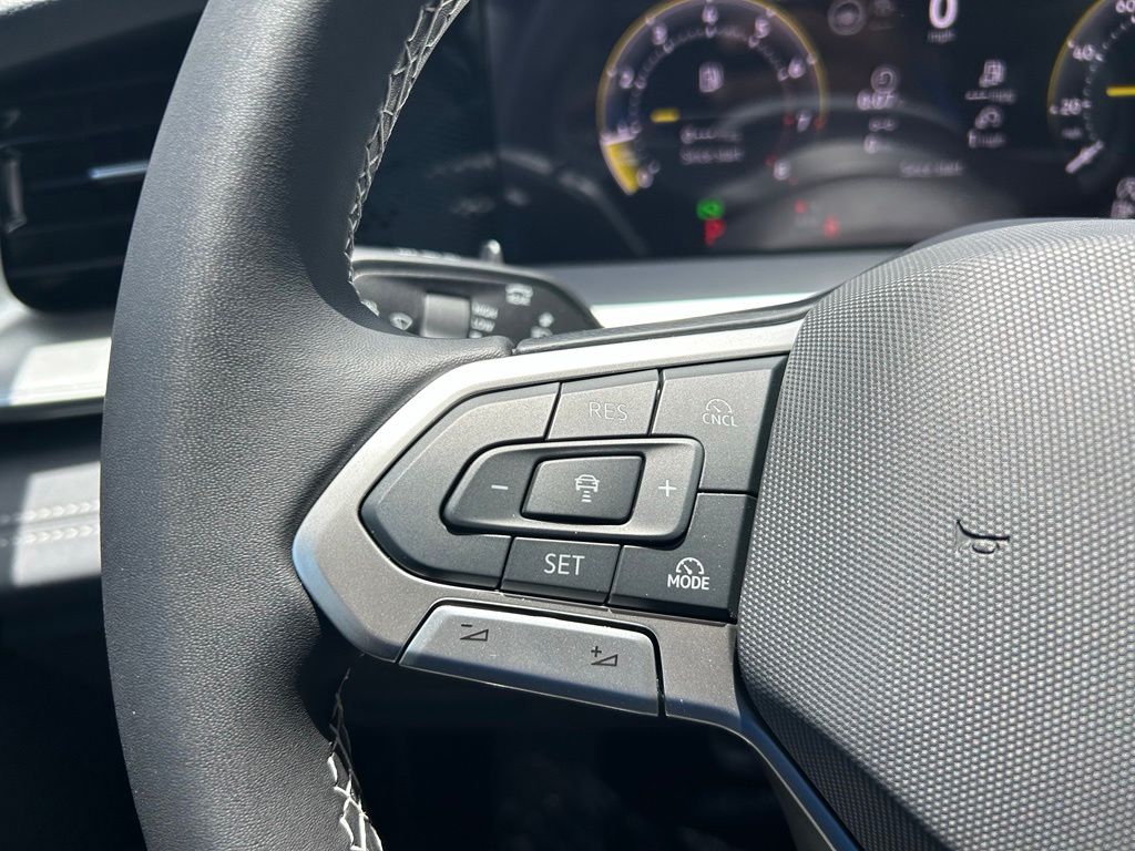 New 2026 Platinum Gray Volkswagen 2.0T SE image 19